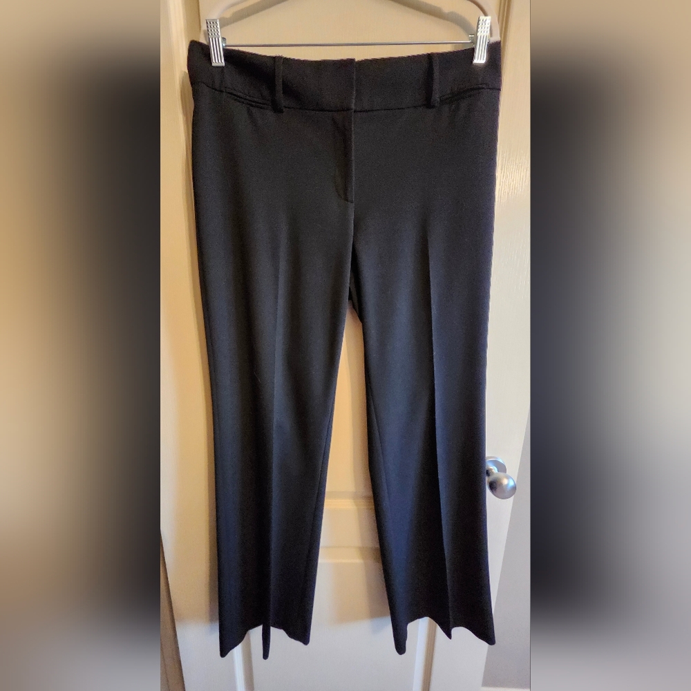 3 / $25 ANN TAYLOR LOFT Julie Trousers in Black. Women's Size 8. 🖤